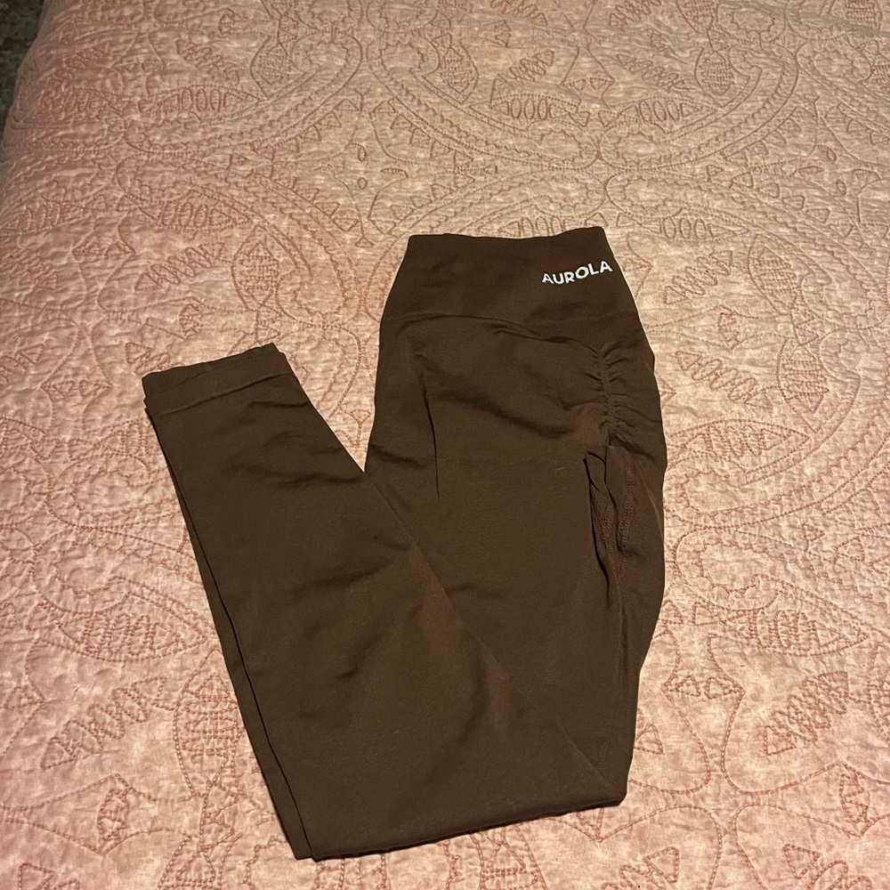 Aulora Brown Booty scrunch leggings